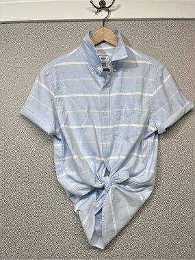 M Old Navy Men's Light Blue Striped Button Down Shirt